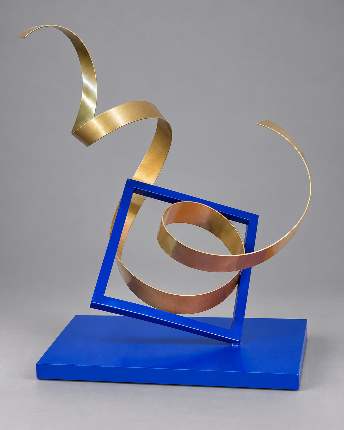 Escultura abstracta Eje de Nomos